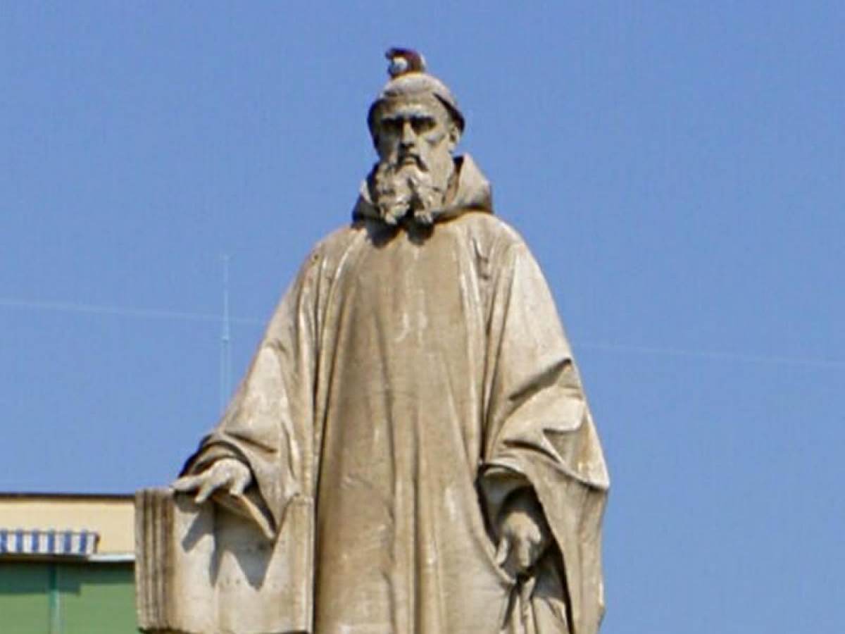 Statua di Guido Monaco