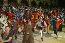 Tripudio in piazza Grande