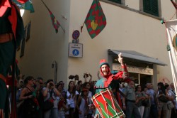 Sfilata e l'attesa prima dell'ingresso in piazza
