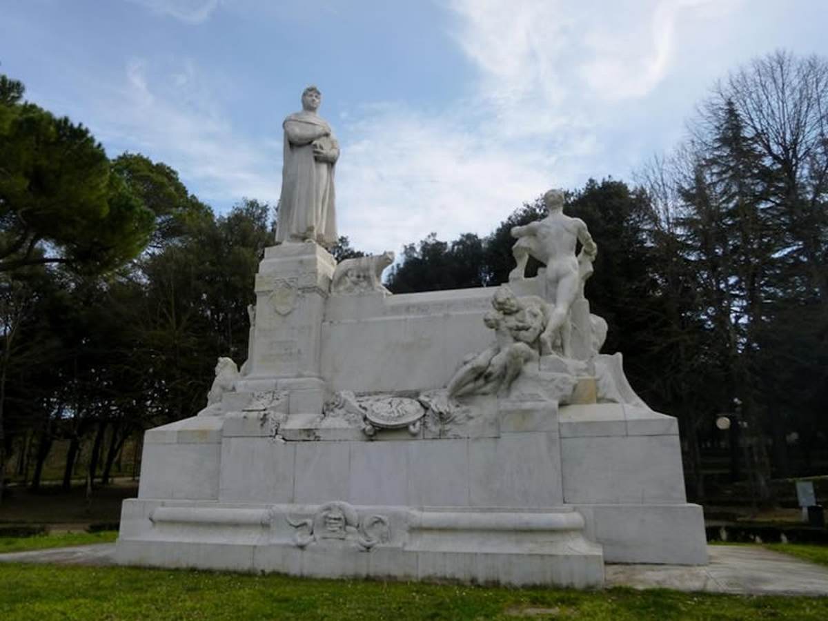 Monumento al Petrarca