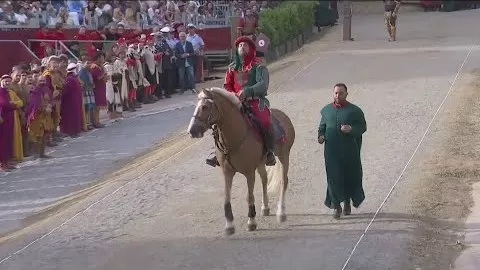 Rivoluzione a Porta Crucifera, via Vernaccini - r5EKWrWAFJg