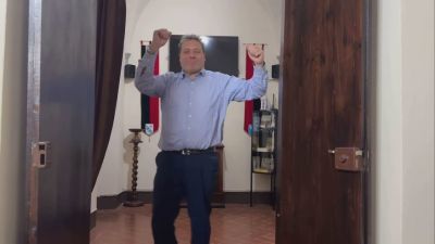 Il Rettore "Cabana" fa le scarpe a Hugh Grant: L'Ironia Rossaverde Lancia la Cena degli Auguri!
