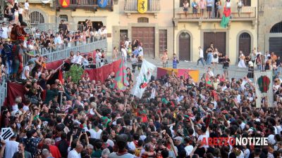 Rassegna Stampa - Arezzonotizie "Il quartiere di Porta Crucifera ha vinto la 144esima Giostra del Saracino"